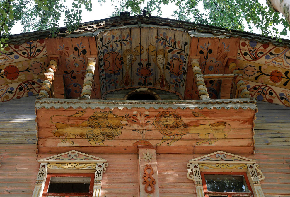 Детали деревянного дома в Архангельской области России