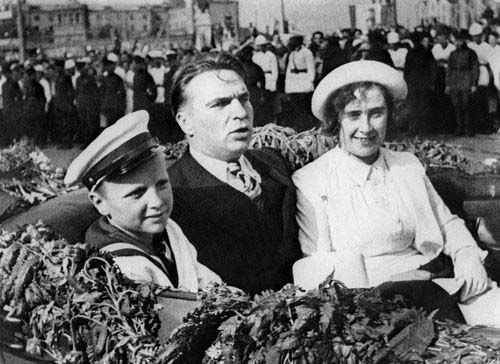 Валерий Чкалов с женой и сыном, 1937 год. Фото ИТАР-ТАСС