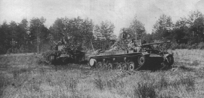 Советские танки «Валентайн IX» выдвигаются на боевые позиции. 5-я гвардейская танковая армия. Лето 1944 года