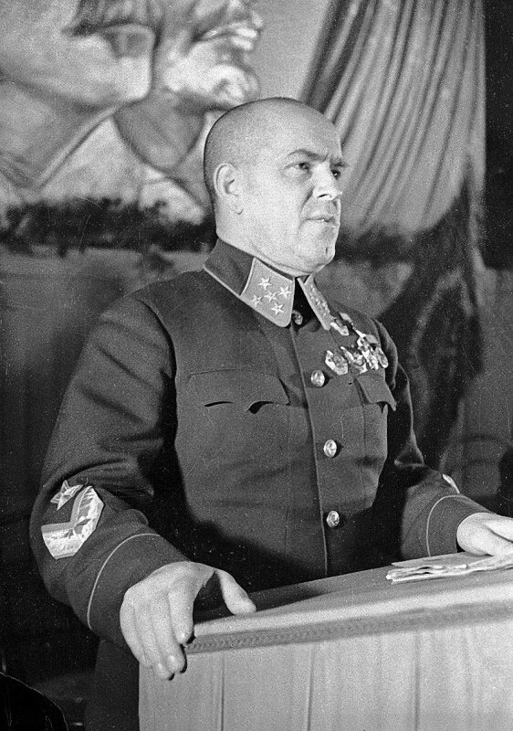 3-Выступление генерала армии Г.К. Жукова с трибуны. 01.09.41.jpg