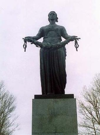 статуя родина мать