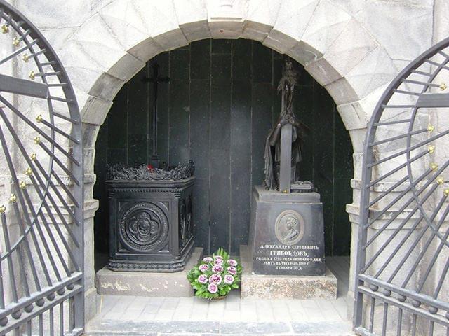 могила грибоедова в тбилиси фото