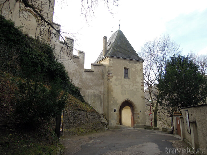 Вход в замок Карлштейн