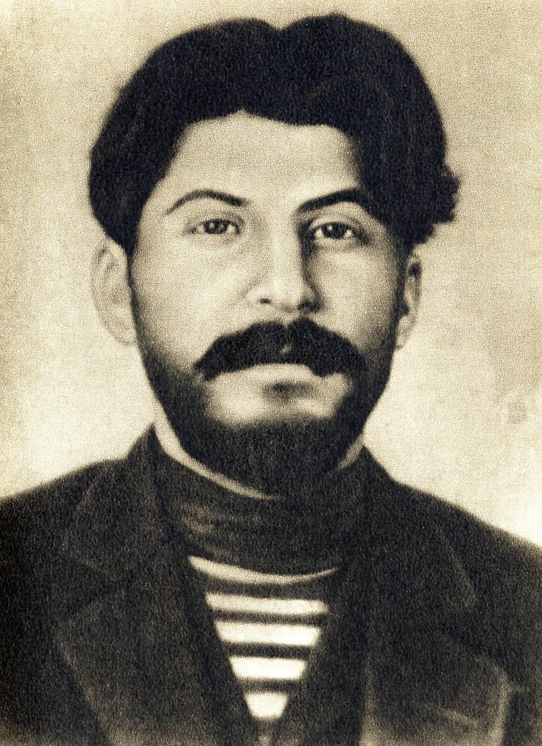 Foto-Stalina-posle-aresta-v-marte-1908-goda-1