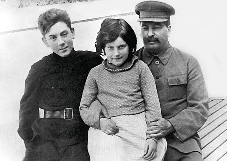 Stalin-so-svoimi-detmi-1