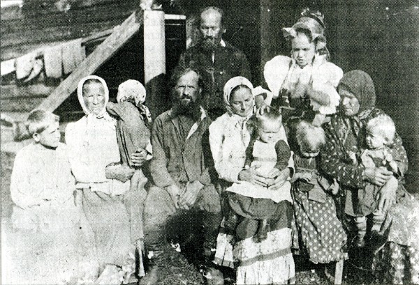 Фото 7. Семья крестьянина из д.Суна Петрозаводского уезда