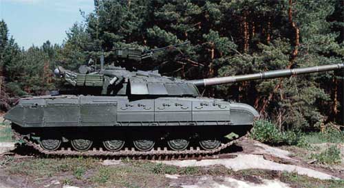 Основным вооружением танка является 125-мм гладкоствольная танковая пушка