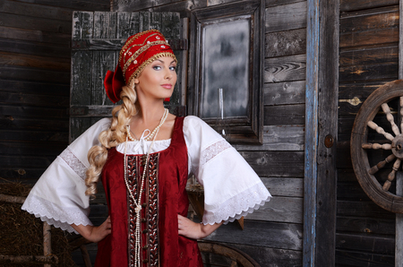 русский народный костюм женщин