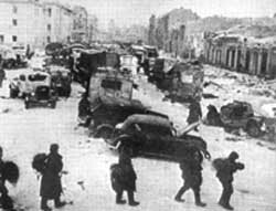Брошенная немецкая техника на улицах освобождённого Сталинграда