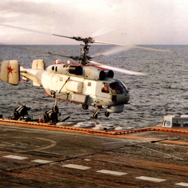 4.Ка-27ПС взлетает с палубы. 2