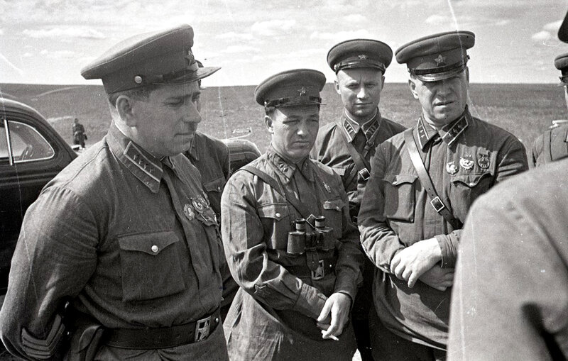 6-Командарм 2-го ранга штерн и комкор жуков. халхин-гол, 1939.jpg