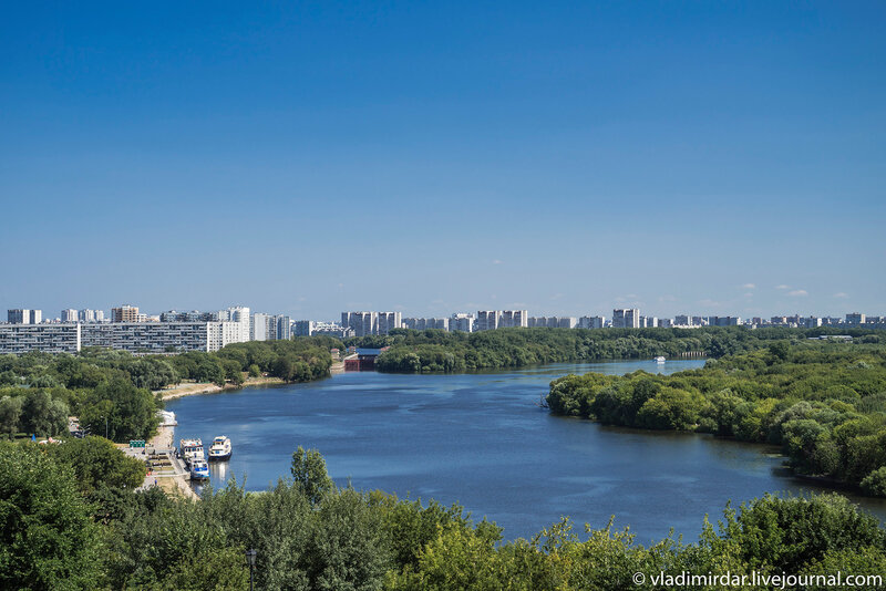 Вид на Москву-реку с отрытой галереи Церкви Вознесения в Коломенском