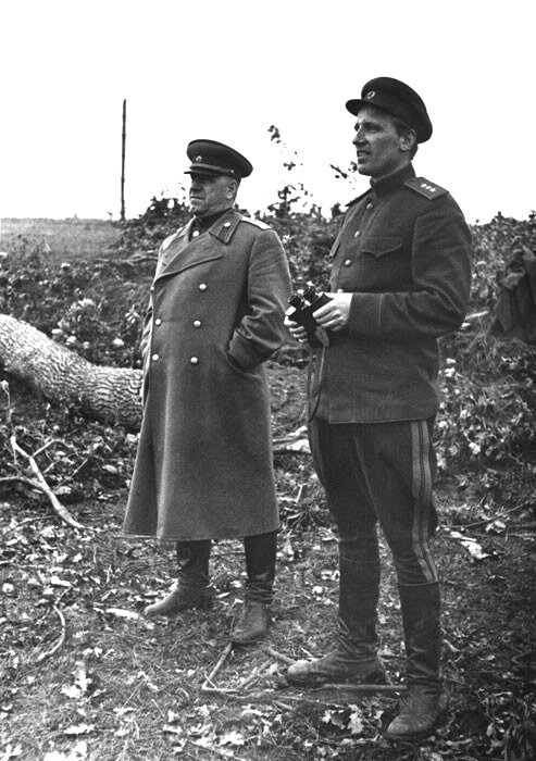 11-А.Е. Голованов с Г.К. Жуковым. Брянский фронт, июль 1943 г.jpg
