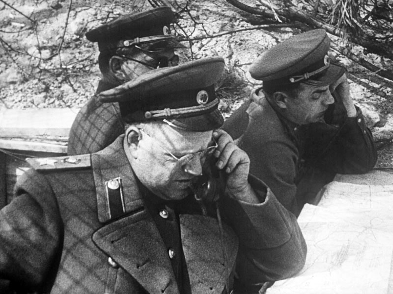 14-Г.К. Жуков на командном пункте. Апрель 1945 г.jpg