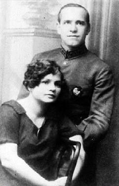 Командир кавалерийского полка Георгий Жуков с женой Александрой 