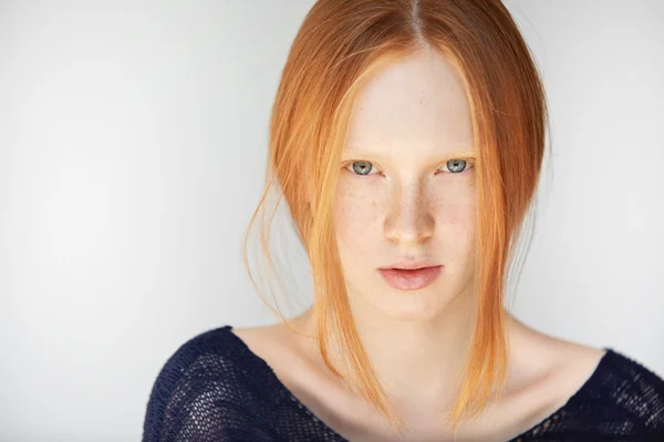 Redhead girl with perfect healthy skin — стоковое фото
