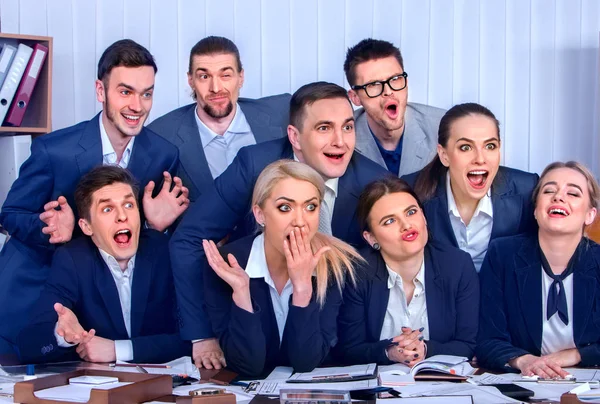 Деловых людей Офисная жизнь команды людей счастливы с пальца вверх — стоковое фото